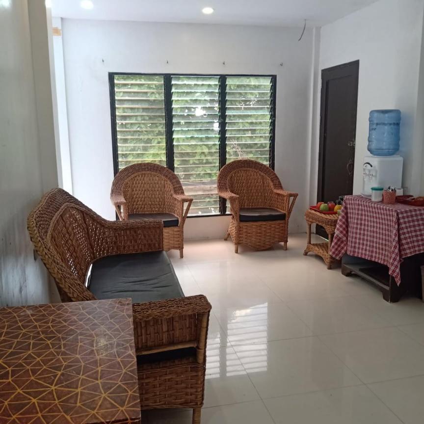 Chelle'S Apartelle-Inn El Nido Bagian luar foto